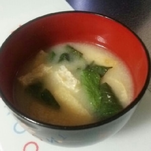 小松菜と油揚げのお味噌汁(赤だし)